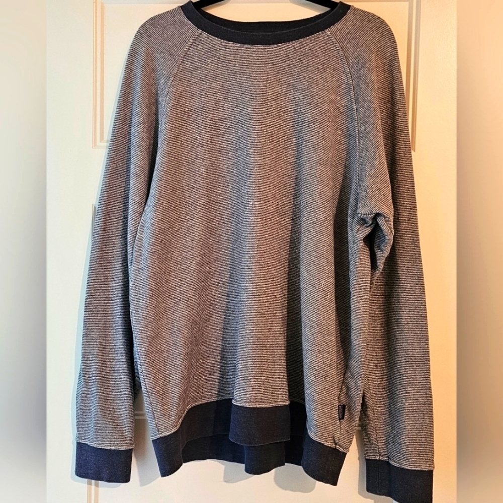 Patagonia Men's Long Sleeve Bue and White Striped Crewneck Sweatshirt sz lg - Picture 3 of 5